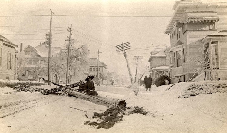 a2004-002-730-ne-19th-weidler-snow-storm-damage-1917